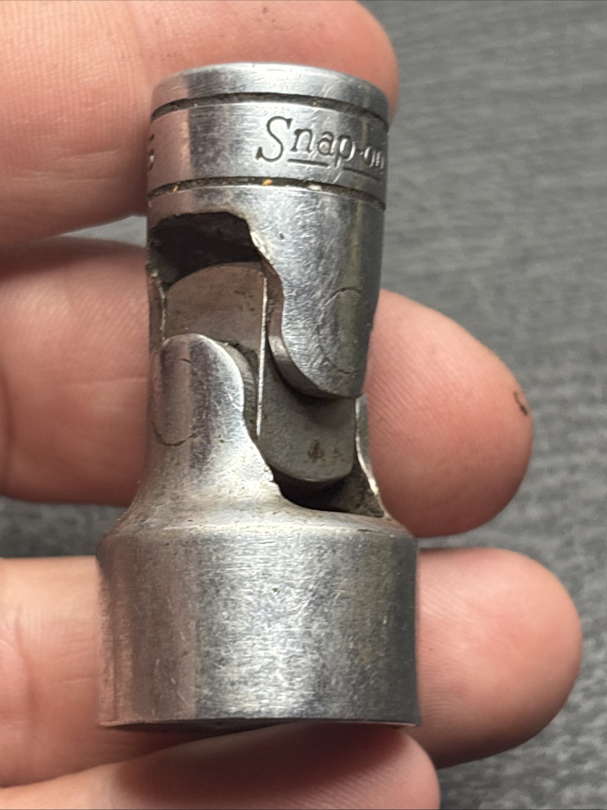 Snap-on Tools FS24 – 3/8″ Drive SAE 3/4″ 6 Point Universal Swivel Socket USA