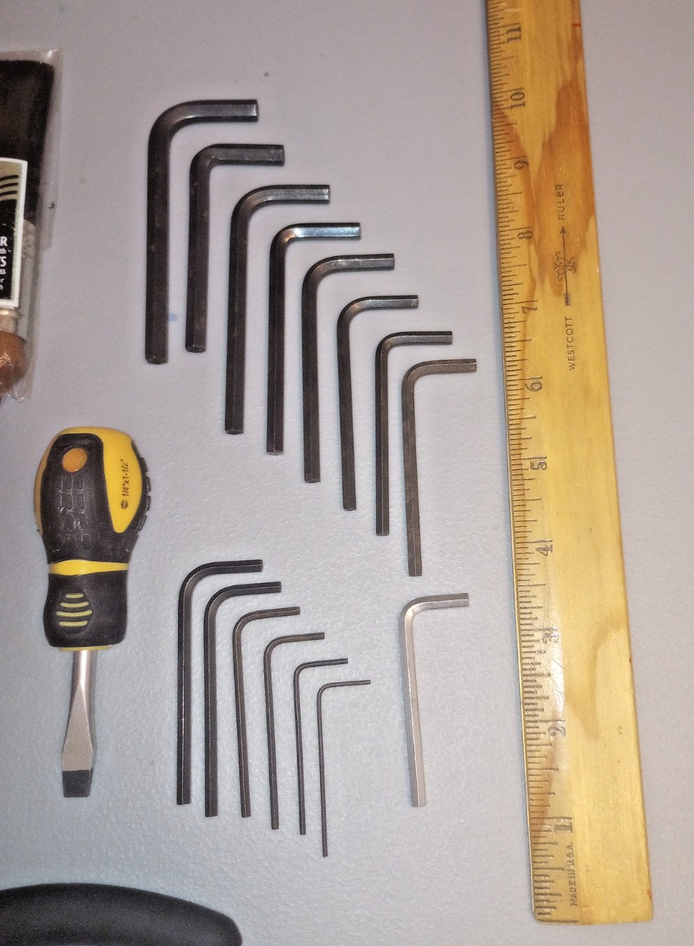 21 Piece Lot of Assorted Tools – Pliers, Allen keys, screwdriver Etc.