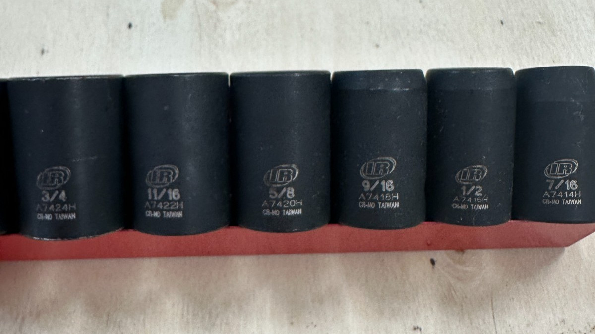 INGERSOLL RAND 6 POINT IMPACT SOCKET SET W/ METAL STORAGE/CARRYING TRAY