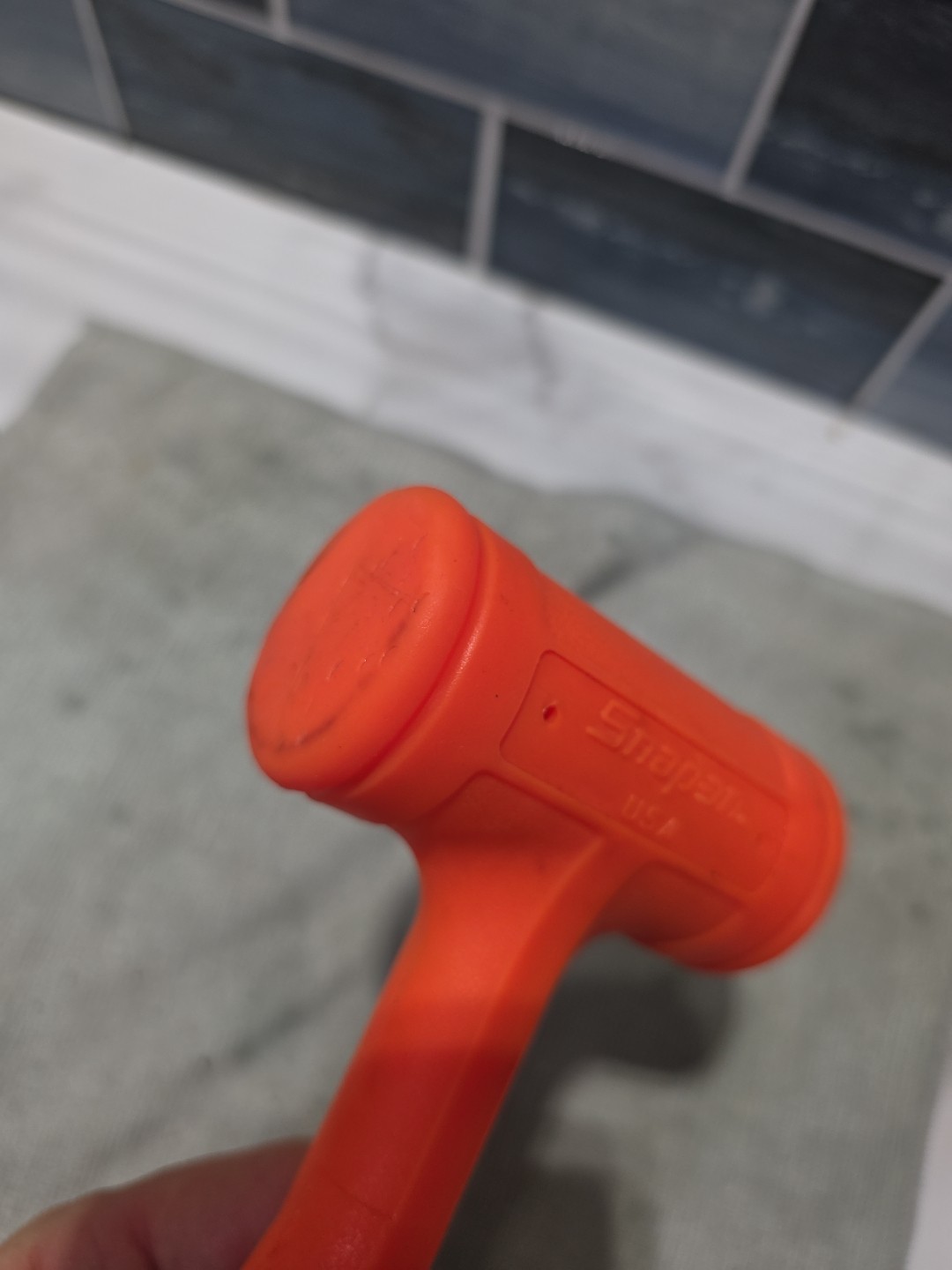 Snap-on HBFE24O 24 oz Soft Grip Dead Blow Hammer Orange 12-3/4″ Length