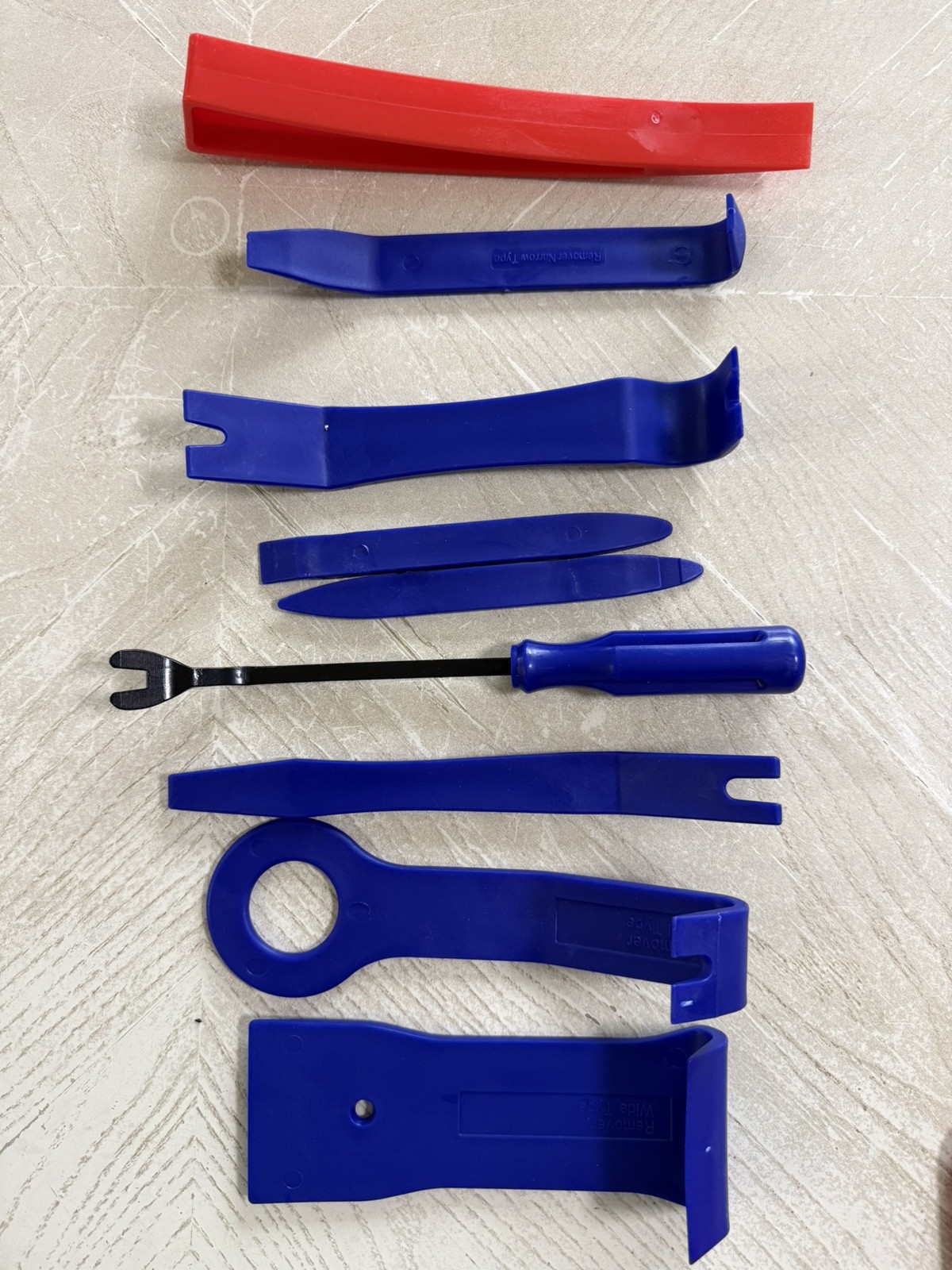 17pcs Car Tool Kits with 68″ Hook & Air Pump, Portable Case for Emergency