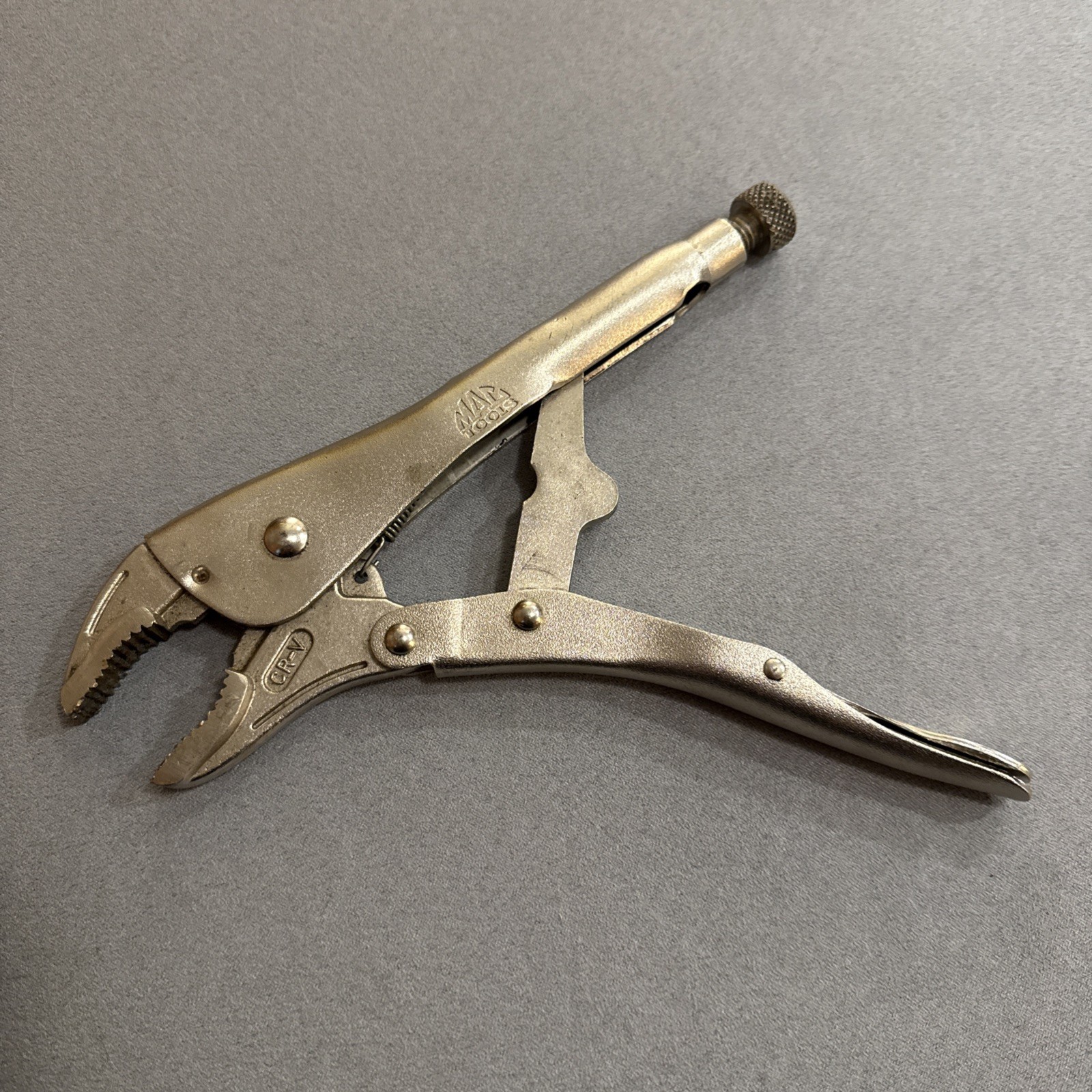 Mac Tools 8-7/8″ Long Curved Jaw Locking Pliers MLP10CJ