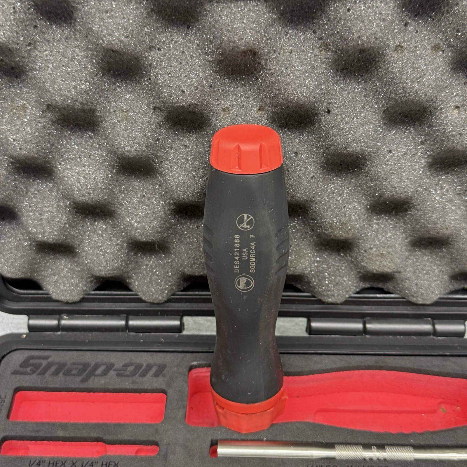 Snap-On SGDMRC44FR – 42 Piece Ratcheting Screwdriver & Bit Set W/ Case