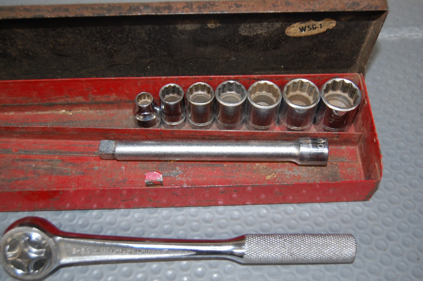 A+3 Vtg Williams 3/8 drive sockets with ratchet and extension