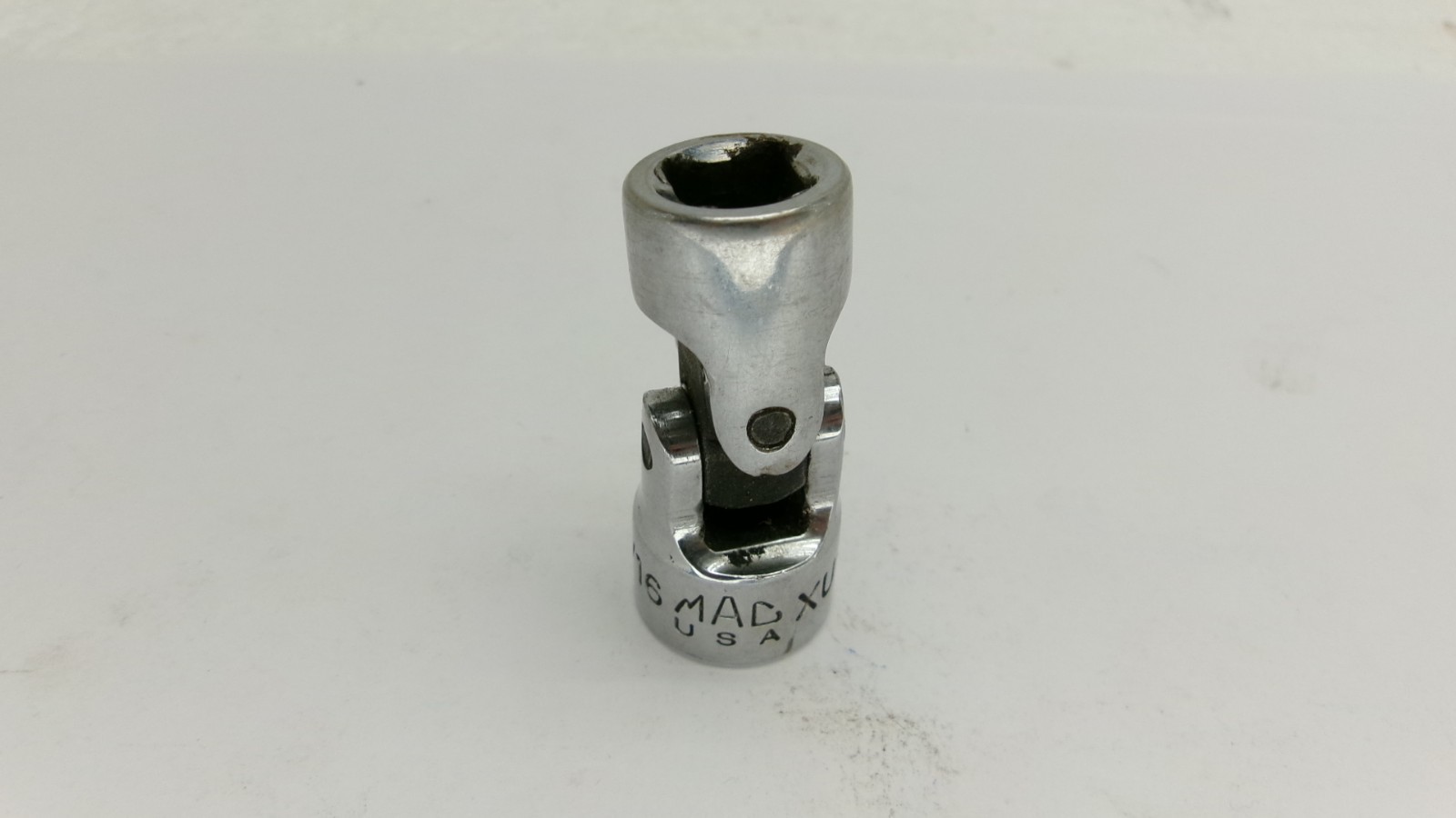 Mac tools USA 3/8″ drive 9/16” SAE 6 point Universal Swivel Socket XU186R Nice!