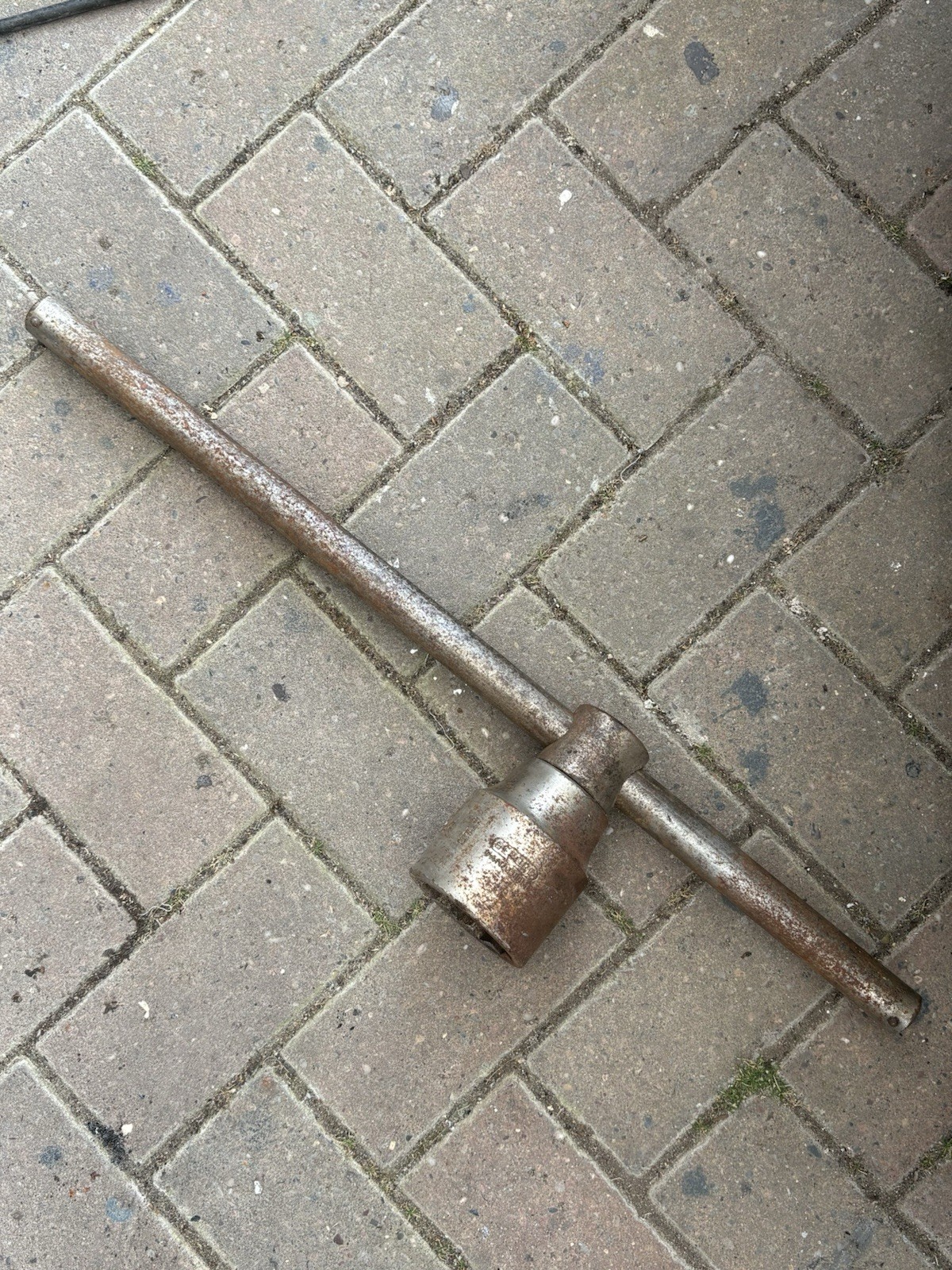 Gadore 2 1/4″ AF Socket and bar