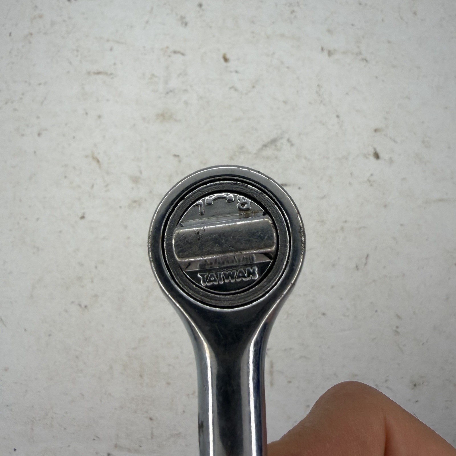 Unbranded 1/4″ Drive Ratchet Knurled Handle Taiwan Chrome – Rust