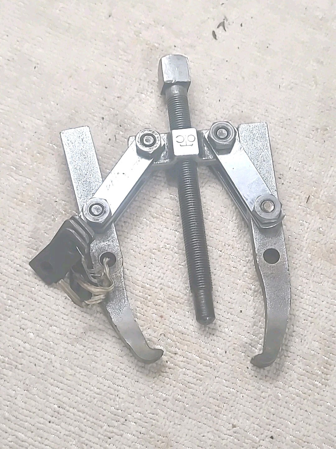 Owatonna (OTC) No. 1000 1/2-L Movable Arm 2 Jaw Gear Puller, USA MADE Tool.