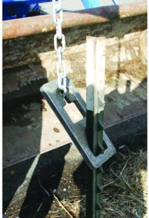 Efficient 17 lb T-Post Puller with Multi-Tool Compatibility | Farm Essential