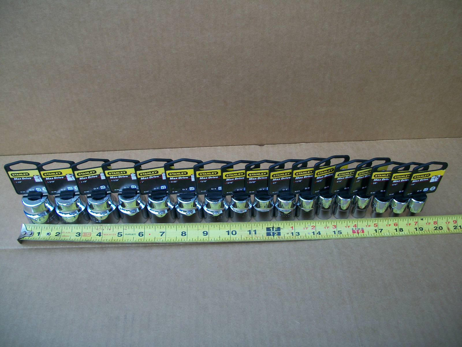 NEW STANLEY 1/2 in Drive sockets 17 pieces SAE 12 POINT SOCKETS