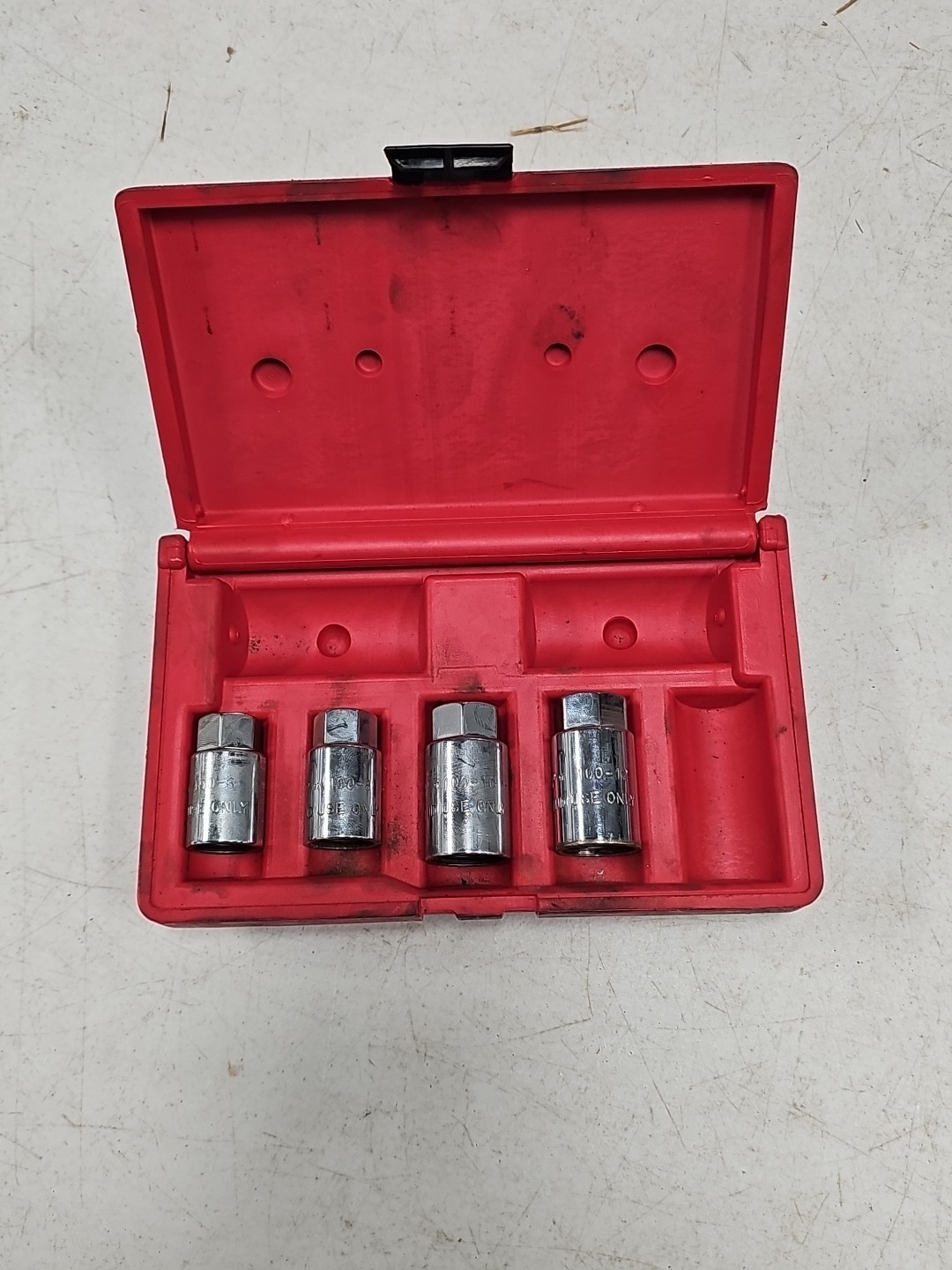 AST TOOLS 4PC Metric 1/2″ And 3/8″ Drive STUD REMOVER SOCKET SET