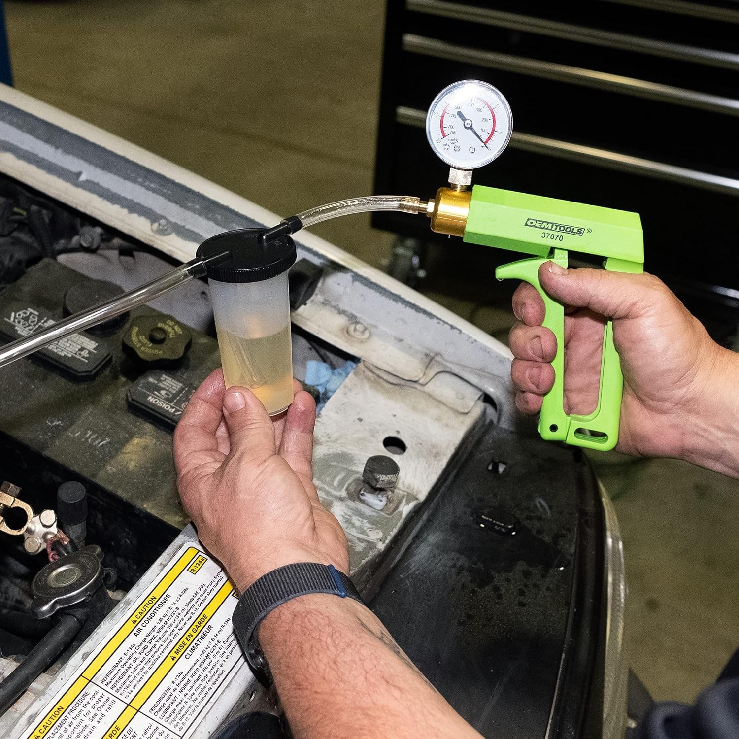 Brake Bleeder Kit with Vacuum Pump Gauge for Brake Power Steering Testing