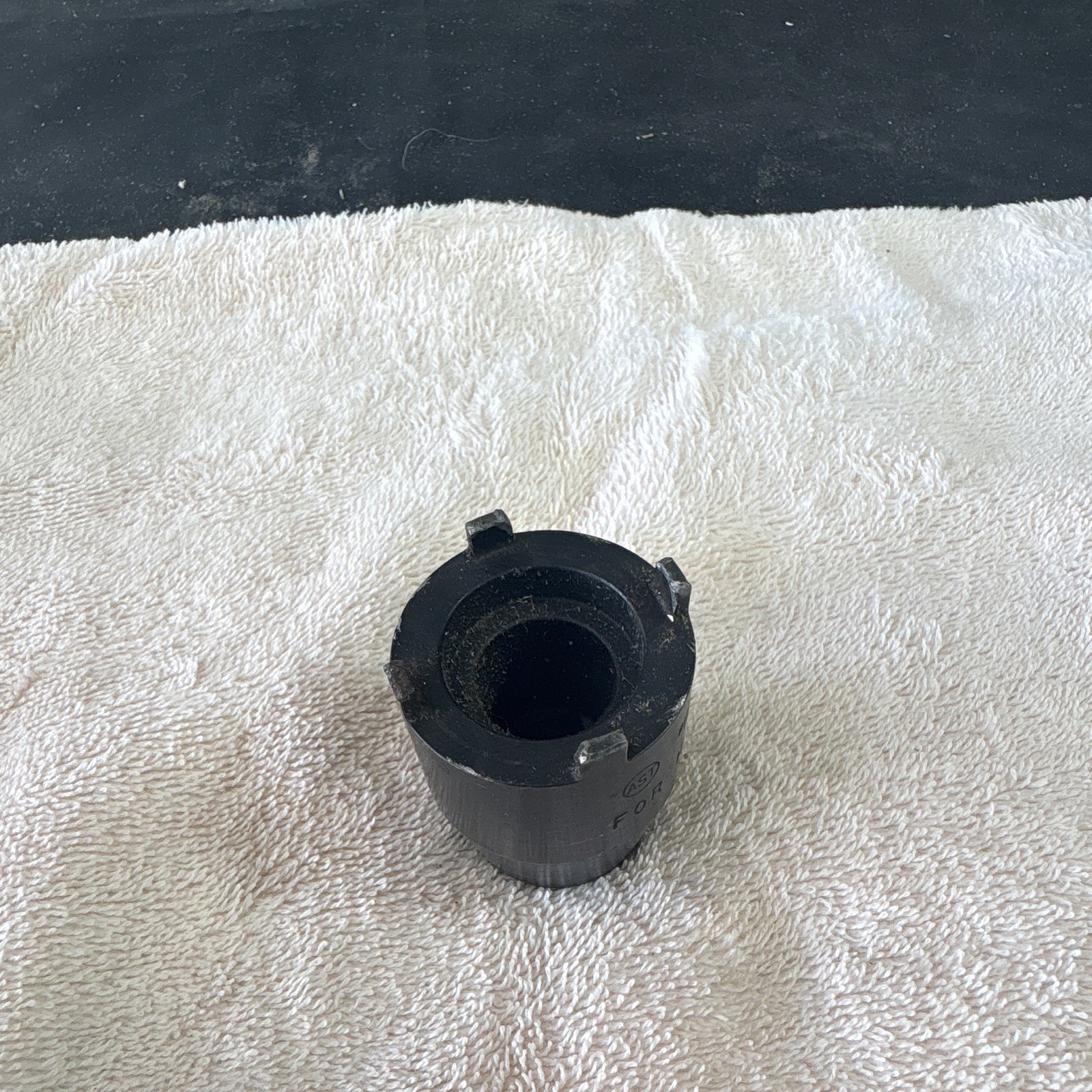 Used slot nut special tool for older Mercedes 186589110700 AST brand part M20048