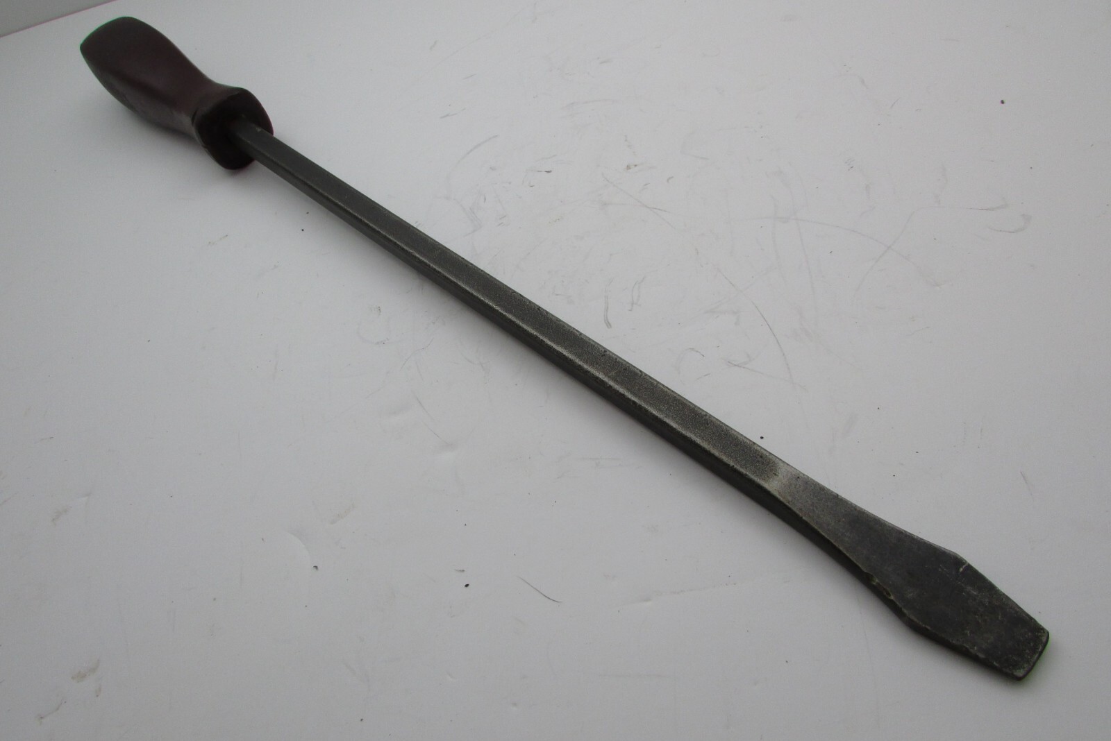 MATCO TOOLS SCREWDRIVER — VINTAGE — MAROON / RED HANDLE – 17″ LONG – SDM1212
