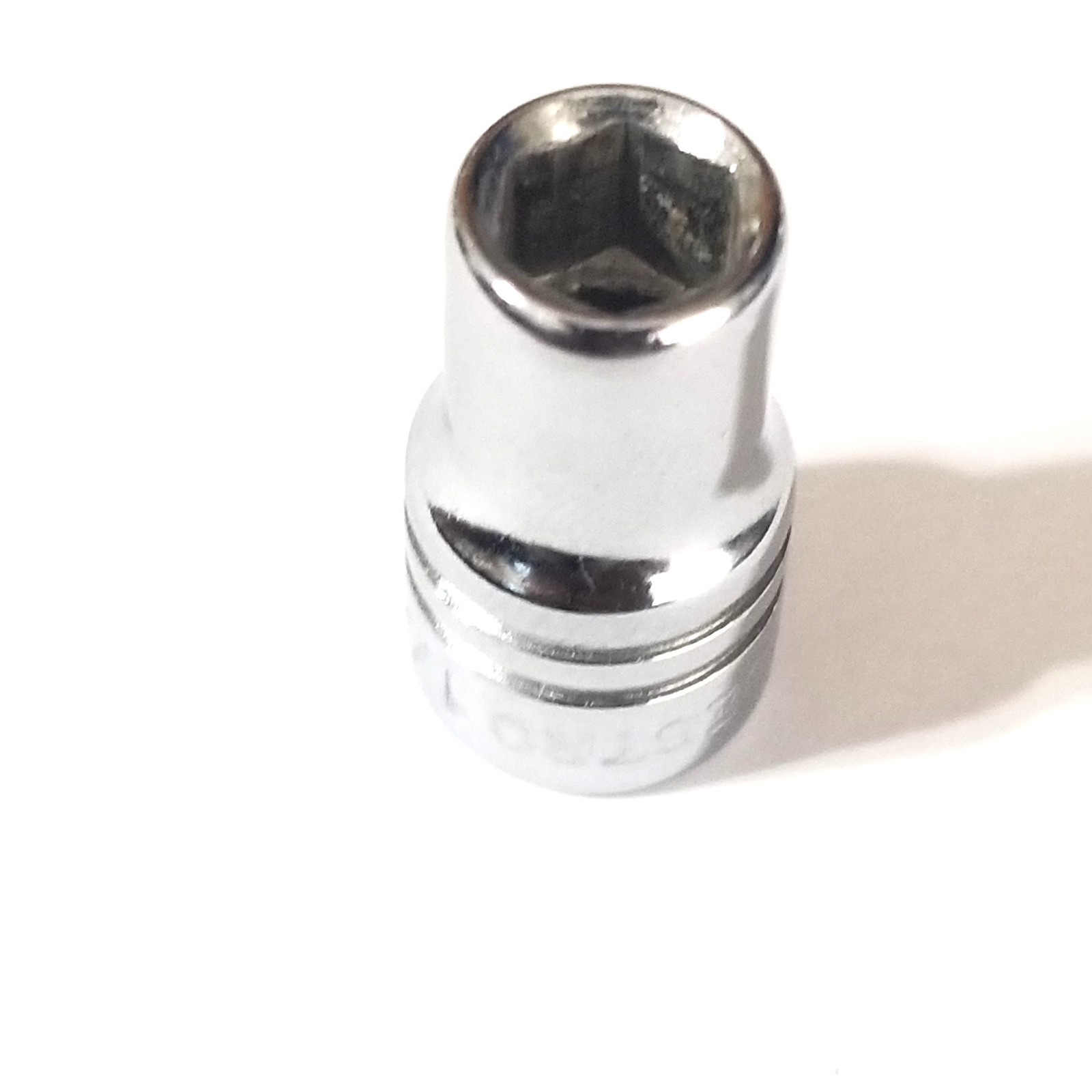 Indestro 1/4″ Socket – 1/4″ Drive – 6 Point – 6008 Made in U.S.A.