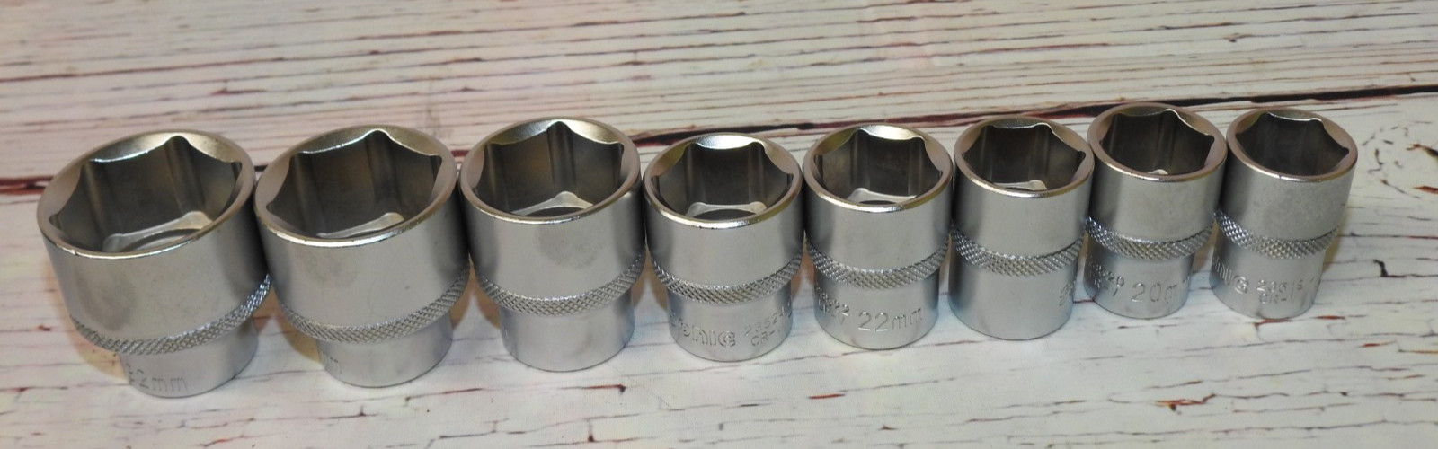 Sonic 309402 95 piece metric combination 1/4″ and 1/2″ Ratchet and socket set