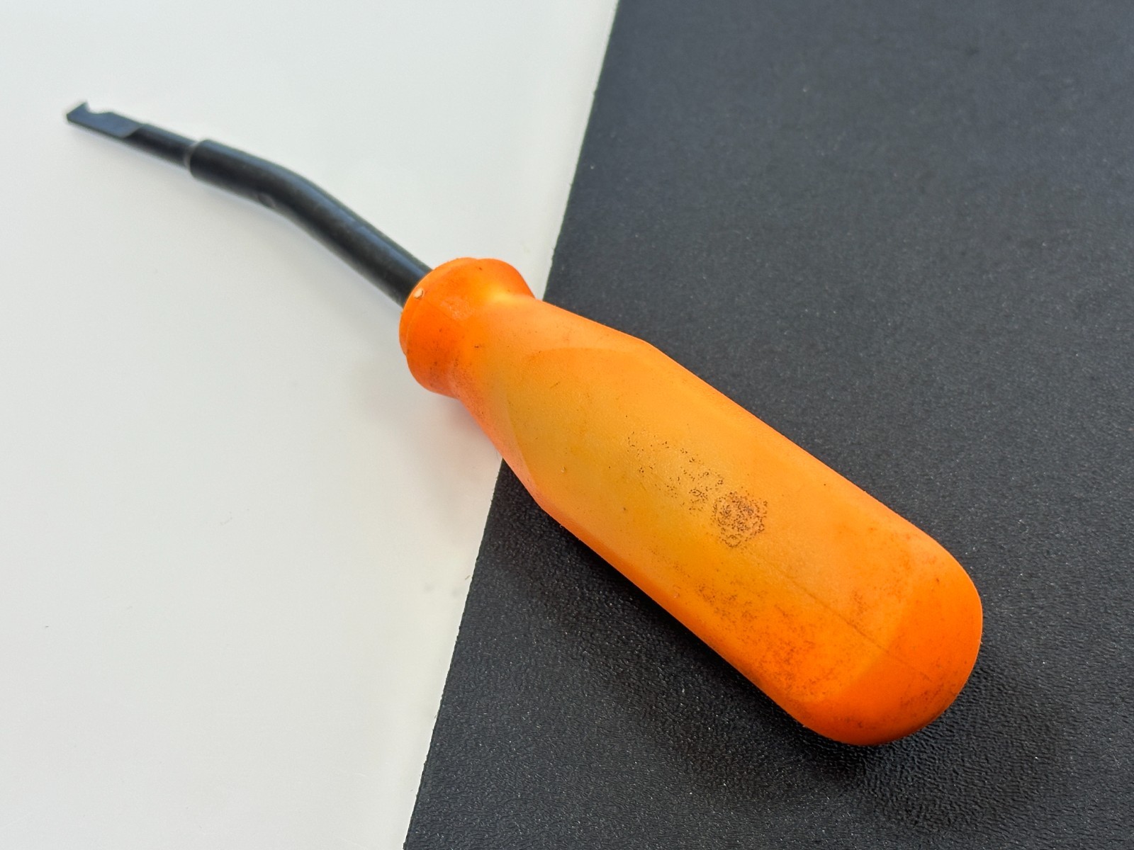 Matco Tools Witte Germany ORANGE Hard Grip Specialty Trim? Clip? Tool