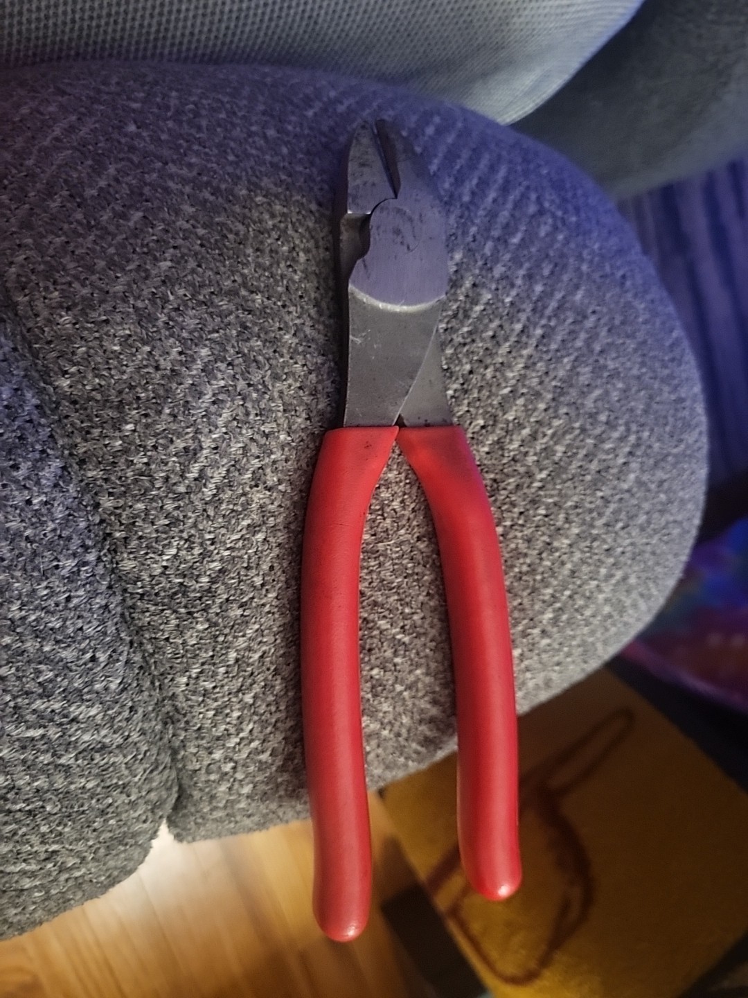 Snap-On 388CF 8″ High-Leverage Diagonal Cutter Pliers, Red Handles