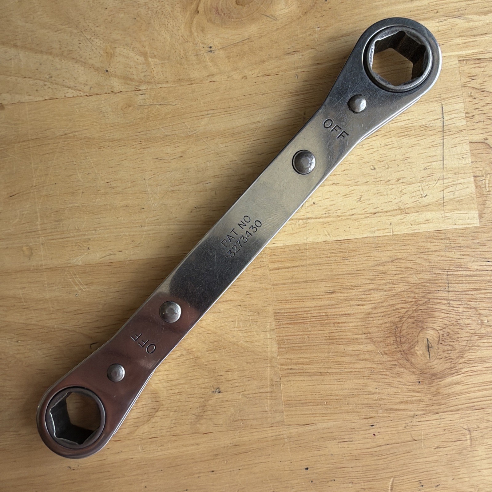 Snap On Tools 5/8″ x 11/16″ Ratcheting Box End Wrench 6 Point R2022S Vtg USA