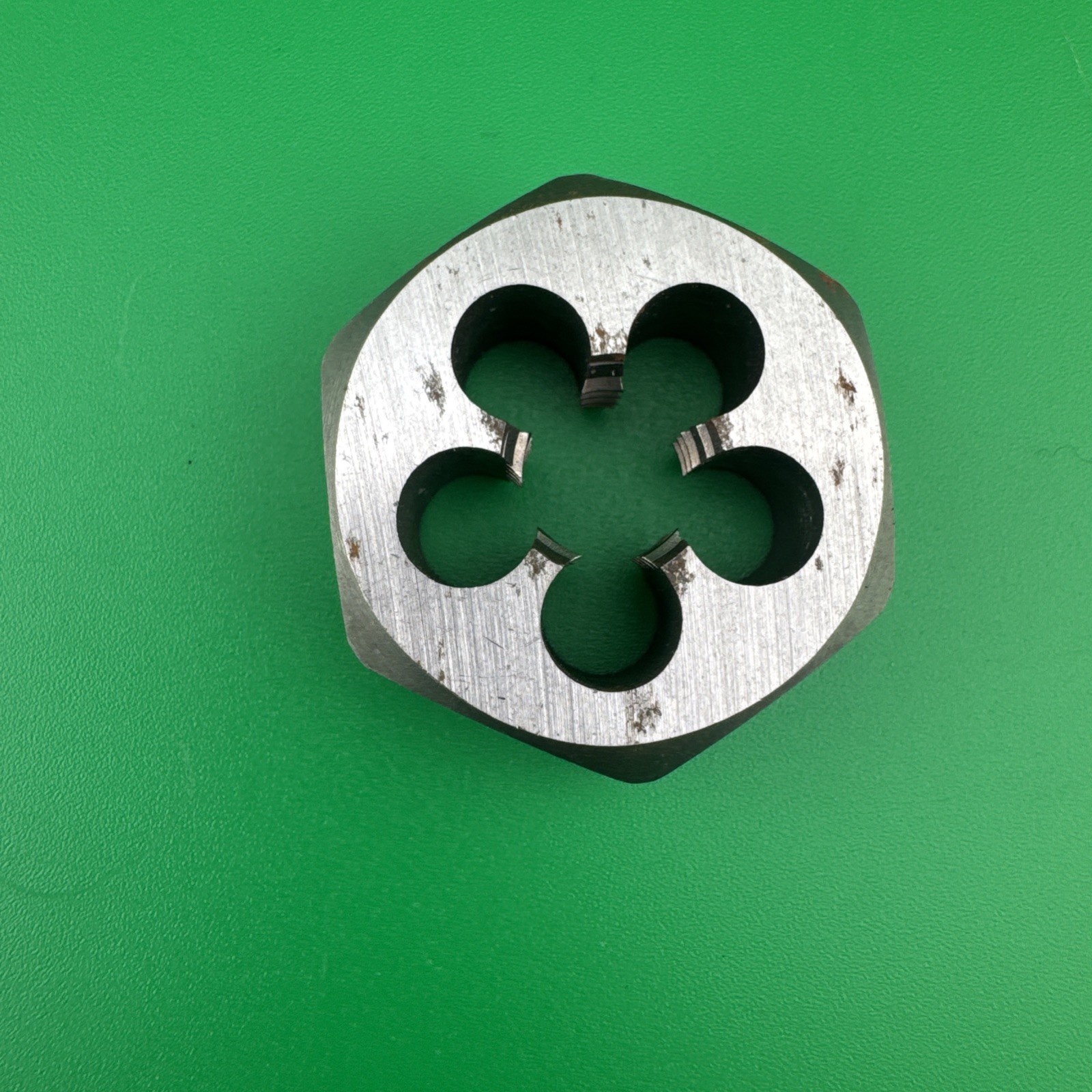 Mac Tools 6848DIA SAE Hexagonal Die 9/16″-12 NC – 1/7/16″ Shank
