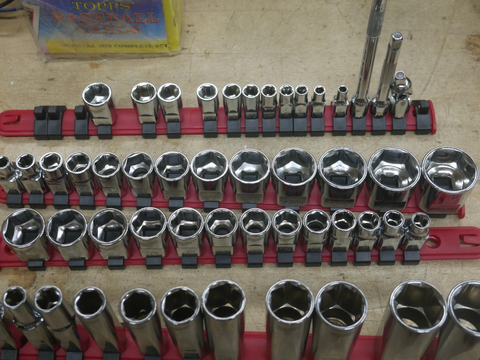 MILWAUKEE ASSORTED DEEP WELL REGULAR SOCKETS METRIC STANDARD 68 PIECES 3/8 1/2