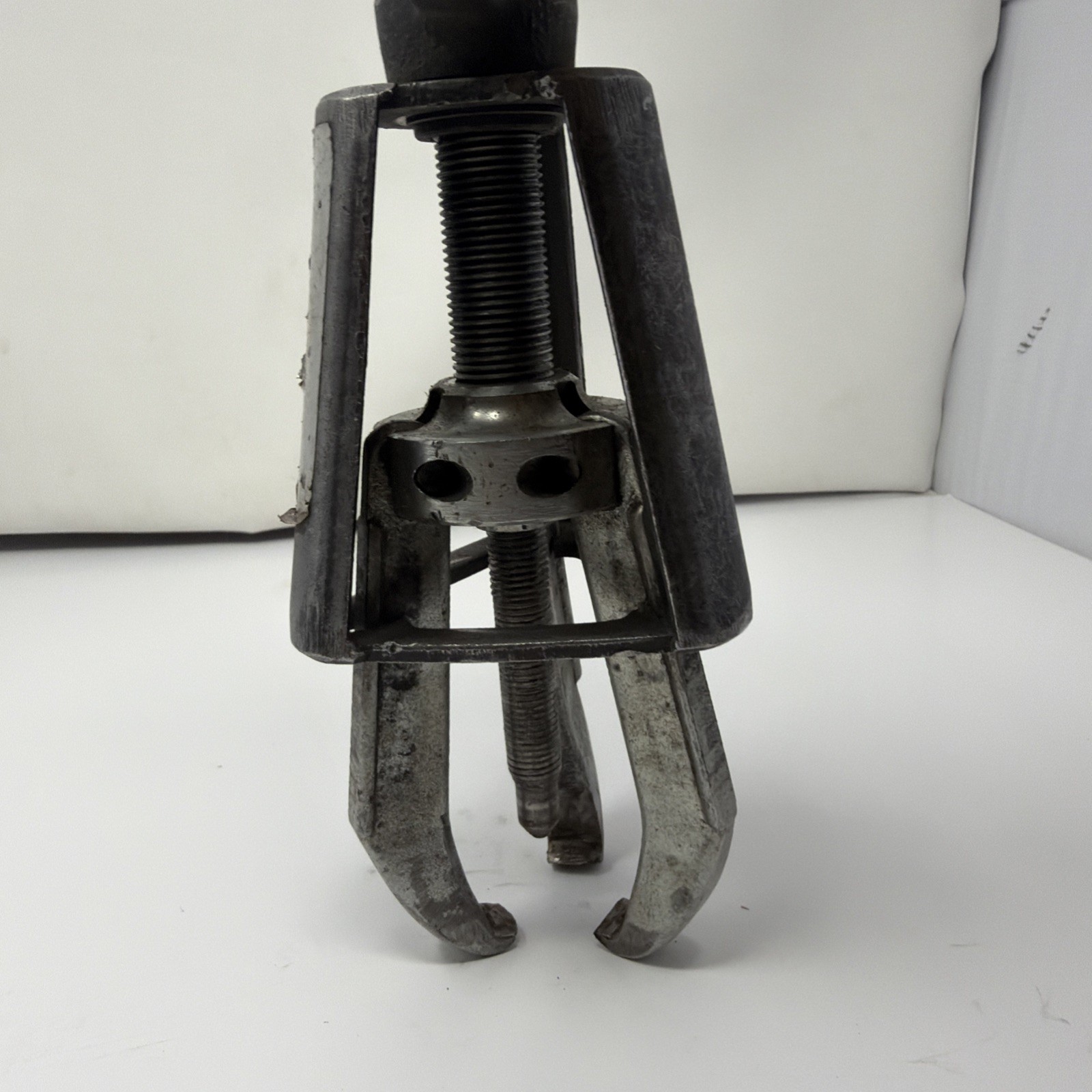 Caged 3 Jaw Gear Bearing Puller Not Tested
