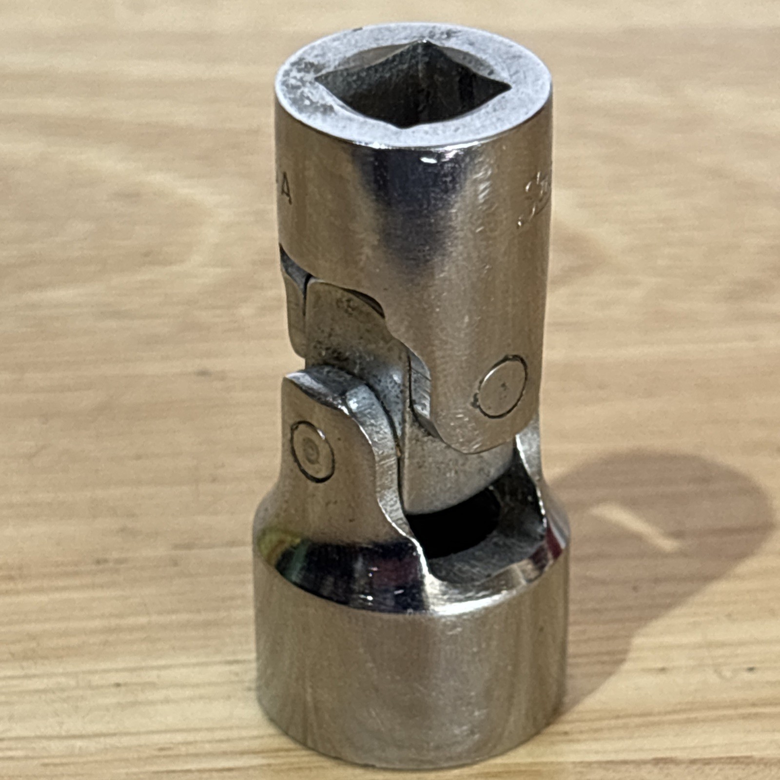 Snap On 11/16″ Shallow Universal Swivel Socket 3/8″ Drive 12 Point FVU22 Vtg USA