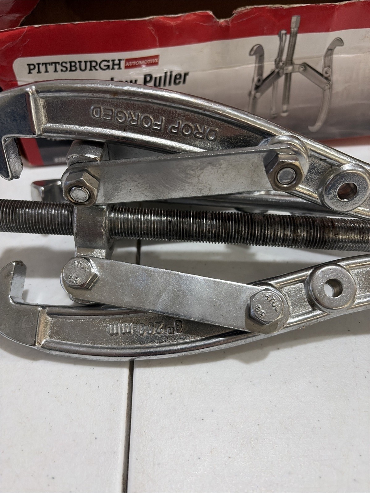 Pittsburgh Automotive 8″ Three-Jaw Puller Reversible Jaws