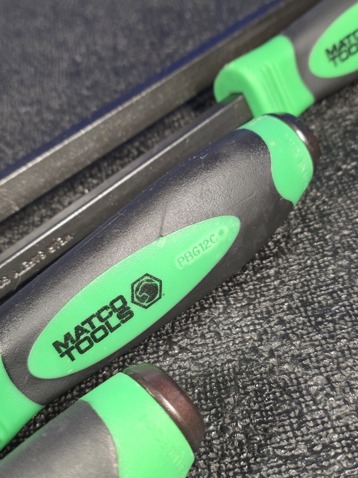 Matco Tools PBSG4C 4-Piece Green Curved Tip Prybar Set 8» 12» 17» 25″