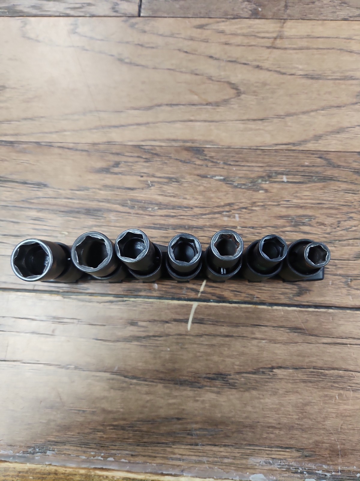 SNAP ON 7-Pc 3/8″ Dr 6-Pt Flank Drive® Shallow Impact Impact Swivel Socket Set
