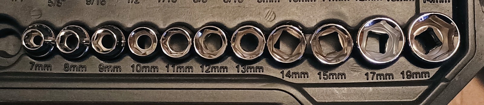 CHANNELLOCK 11 Piece METRIC 6 Point Standard Socket Set For 3/8″ Drive