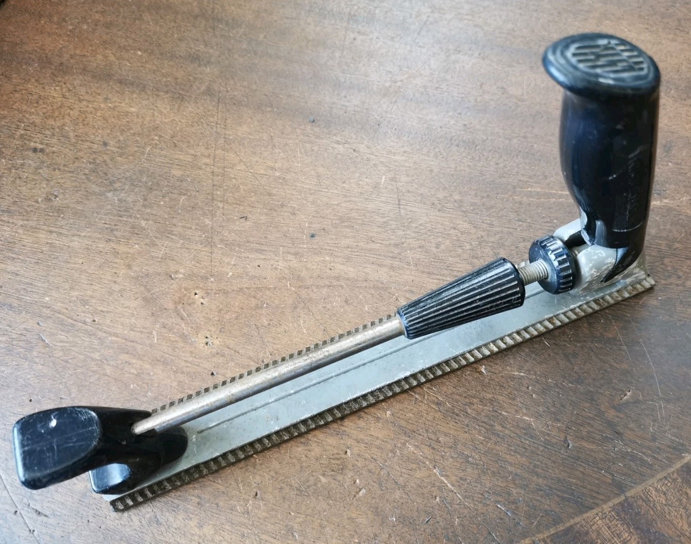 Vintage Aven Trimmatool 10″ long for auto body repairs.