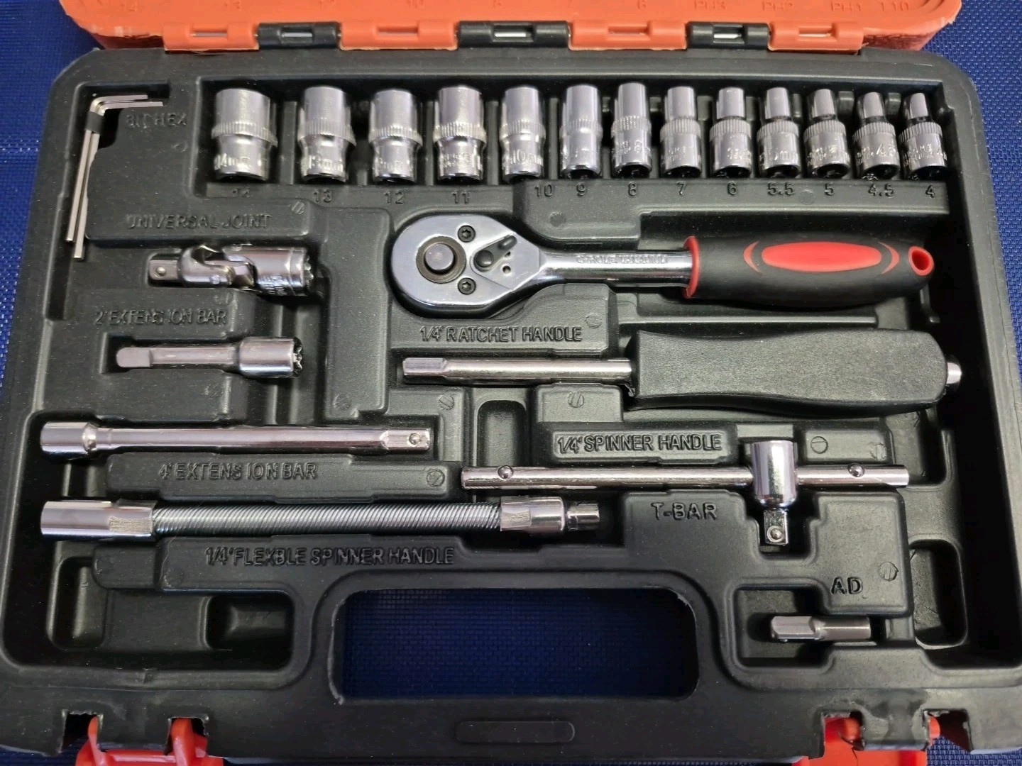 53 Pc 1/4″ Metric Socket Set With Ratchet, Driver And Screw Tips