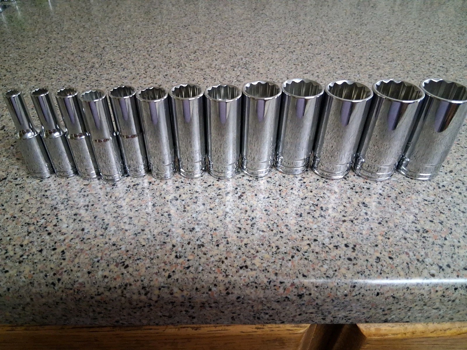 GEARWRENCH 13 Pc. 3/8 Drive 12 Pt. Deep Socket Set, SAE 1/4-1″ Easy Read