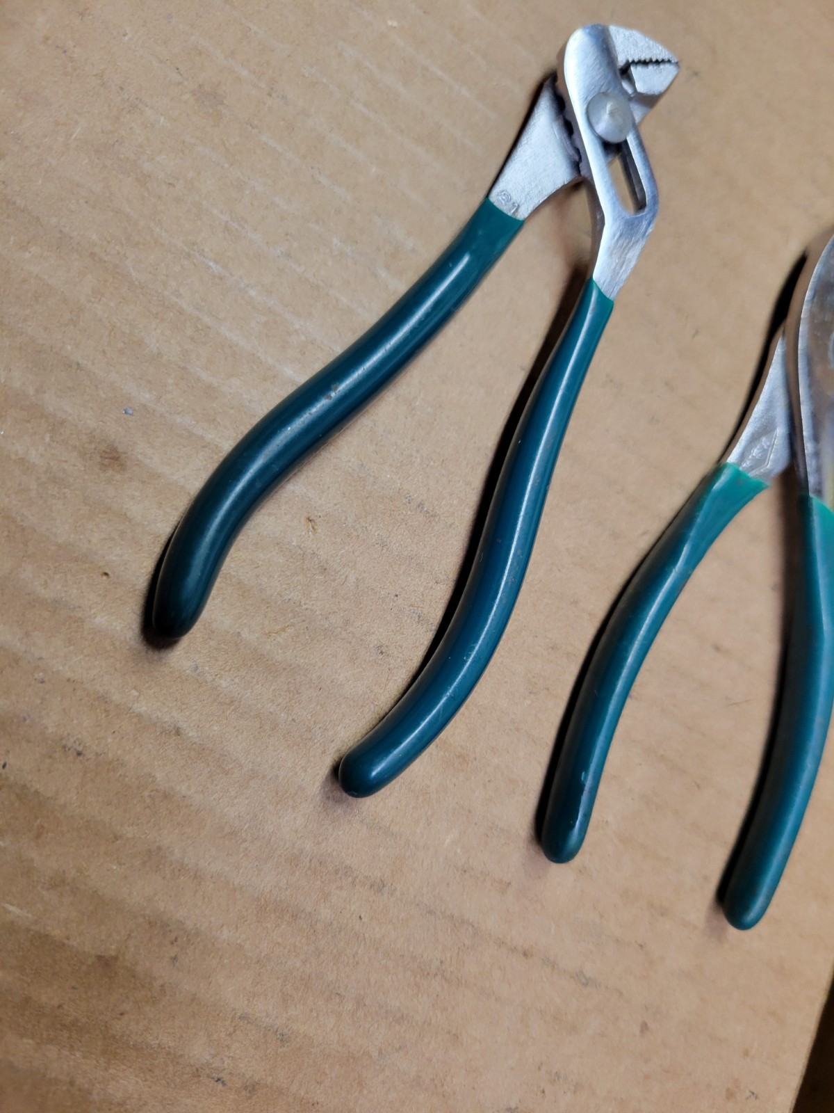 Diamond Tool & Horseshoe Green Handle 2-Piece Mine Pliers Set K14 + HL14
