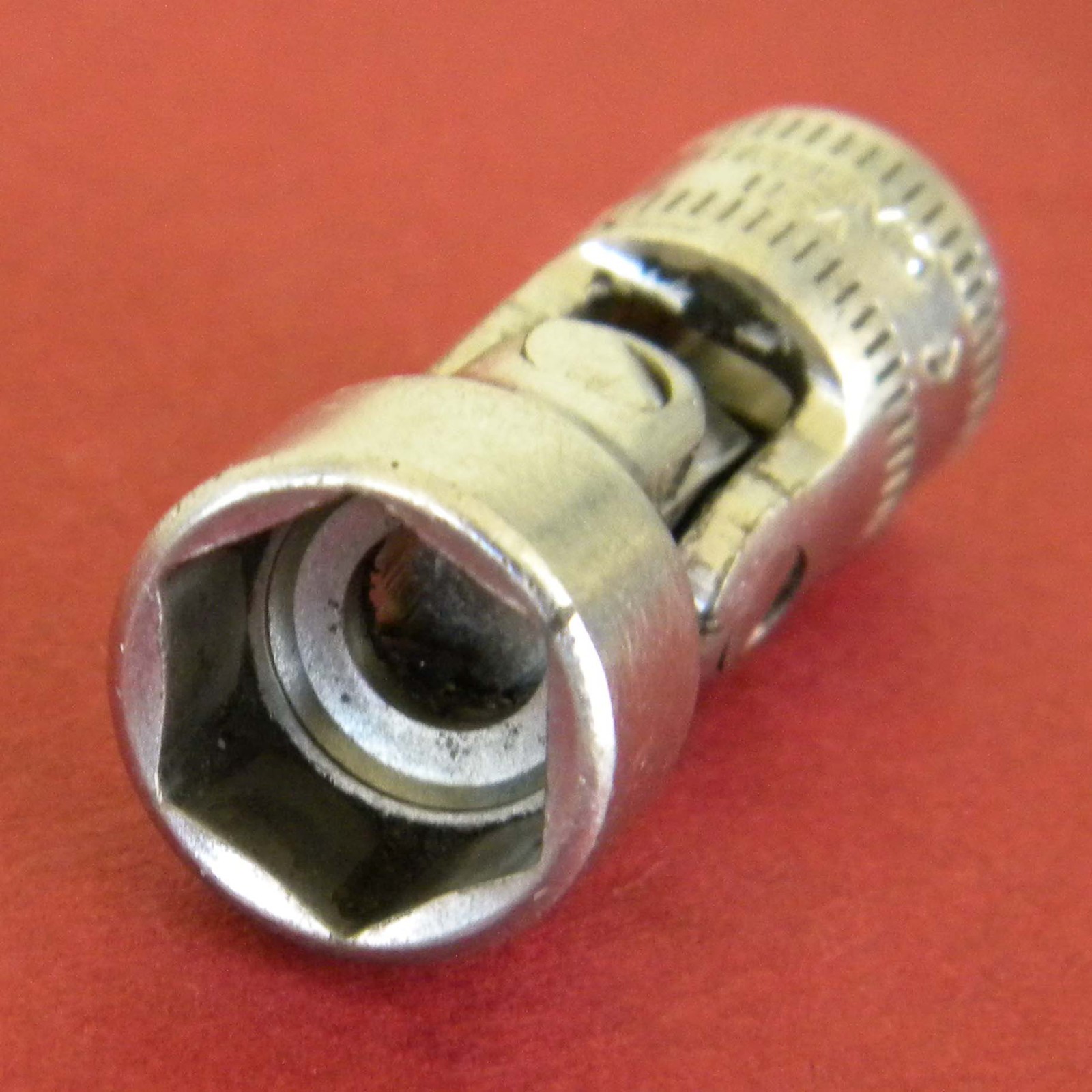 Snap-On TMUSM10 1/4″ Drive 6PT Metric 10MM Chrome Universal Swivel Socket, USA