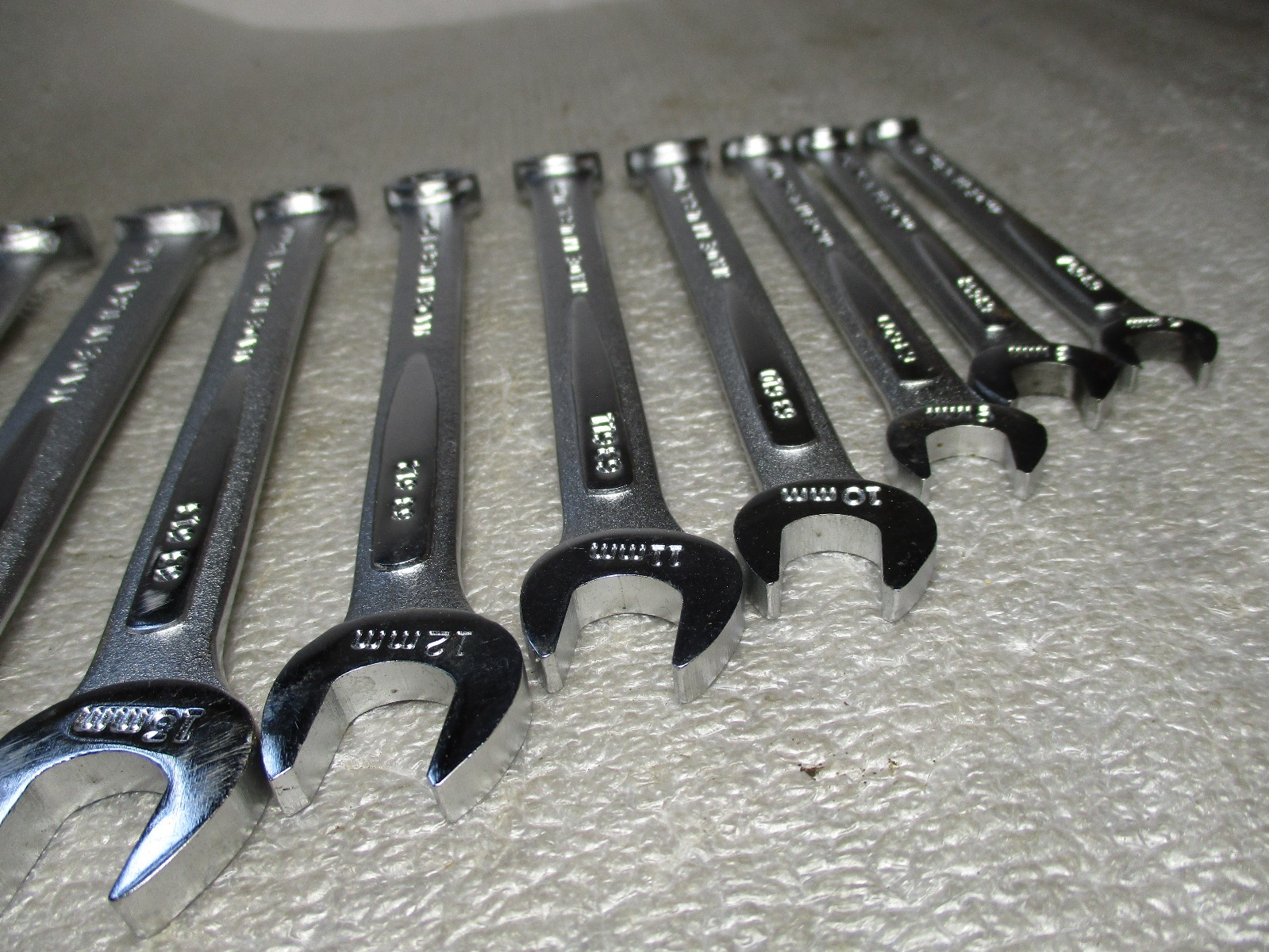 Easco Complete 11 Pc Metric Wrench Set w/Original Yellow Pouch 8-17mm Excellent