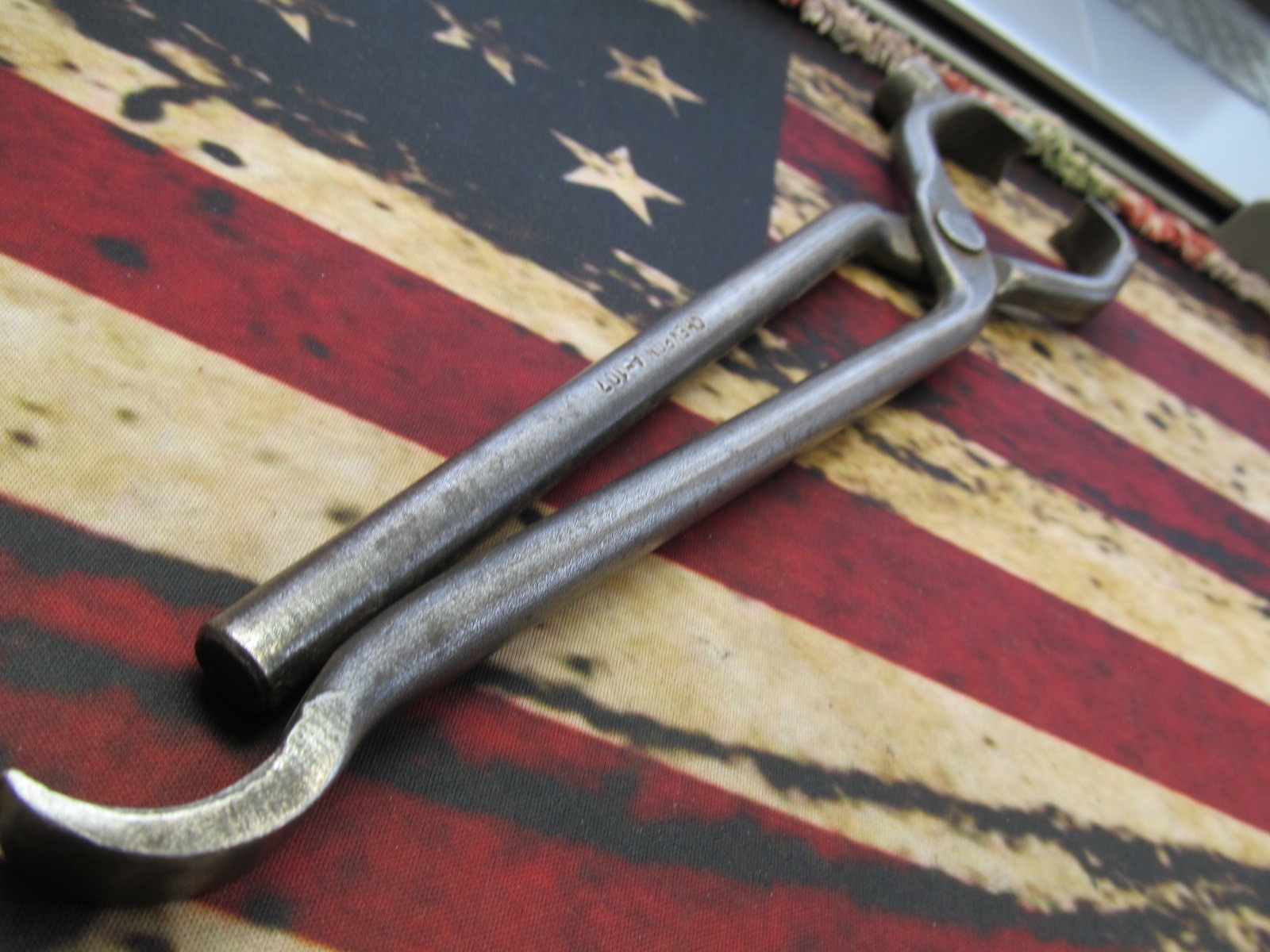 Vintage Chevron A-107 Wheel Weight Tool – Unique & Rare – Nice Used Condition
