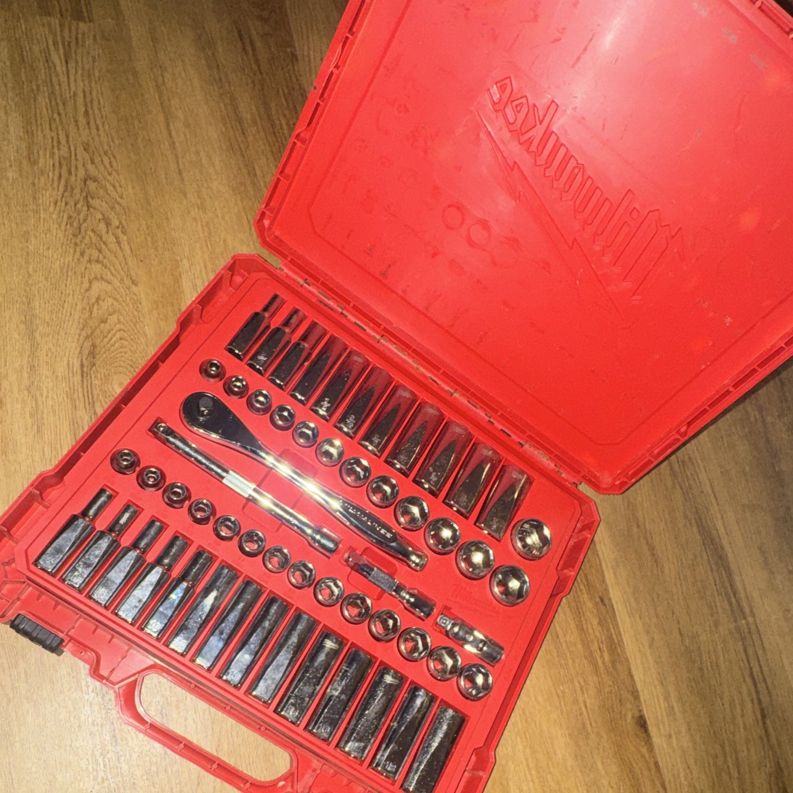 Milwaukee 56pc 3/8″ Drive Socket Set SAE/Metric 48-22-9008