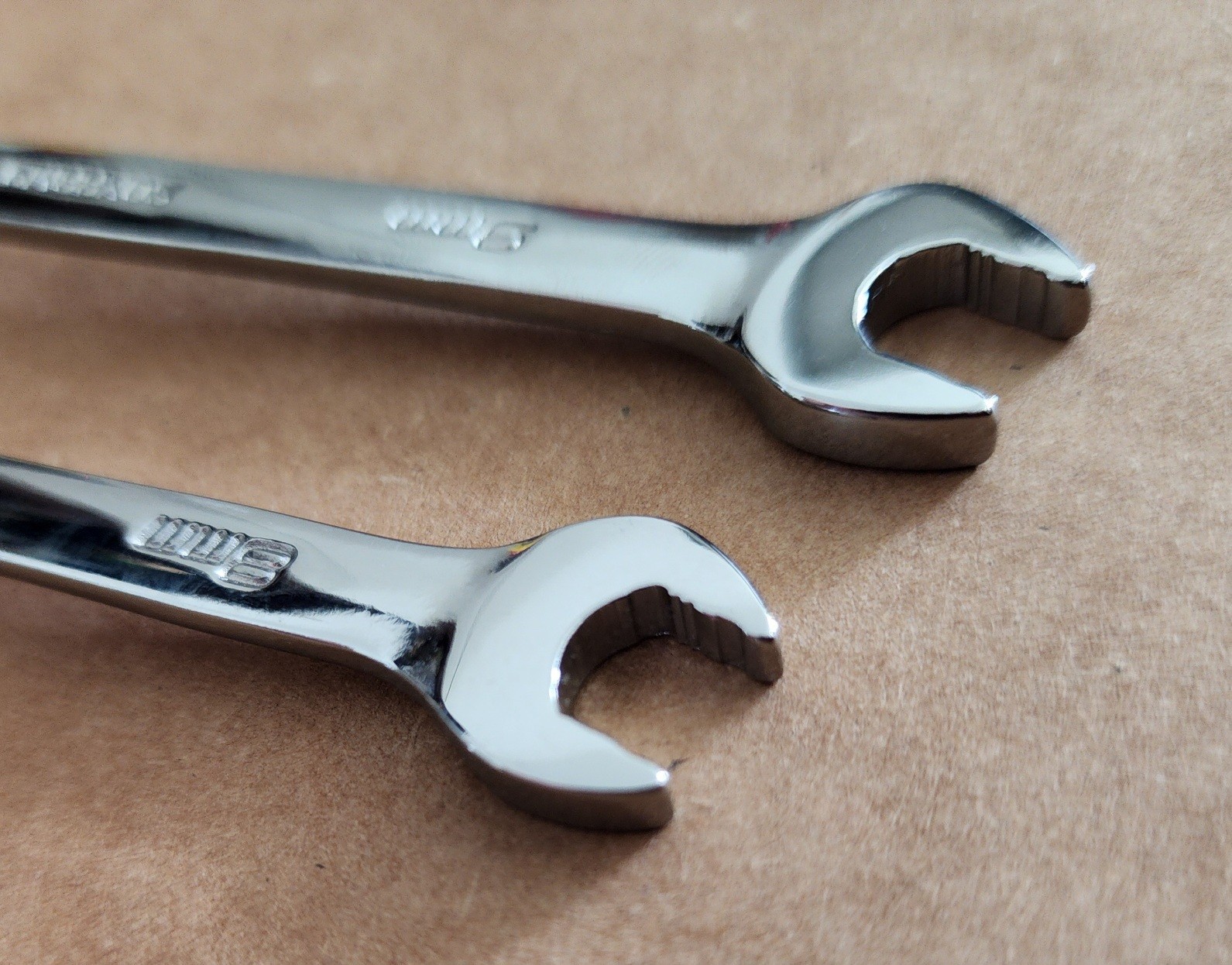 Snap-On 8 & 9mm 12-Pt Flank Dr Reversible Ratcheting Combination Wrench SOXRRM8A