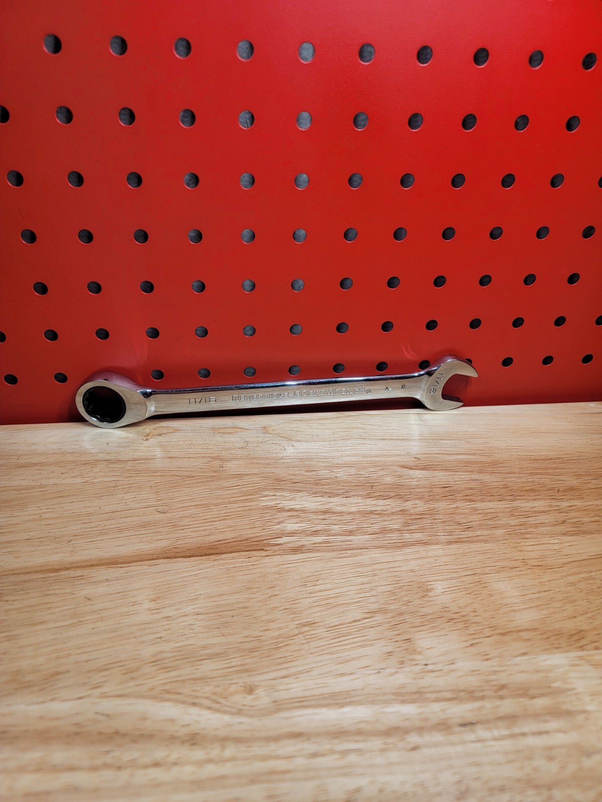 GearWrench Reversible 11/16″ SAE 12-Point Ratchet Wrench