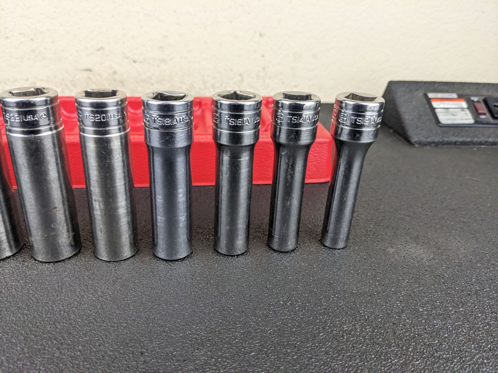 #bo810 Snap-on Tools 1/2″ Drive 6 Point Deep Socket Set 3/8″ to 1-1/8″ 313TSYA