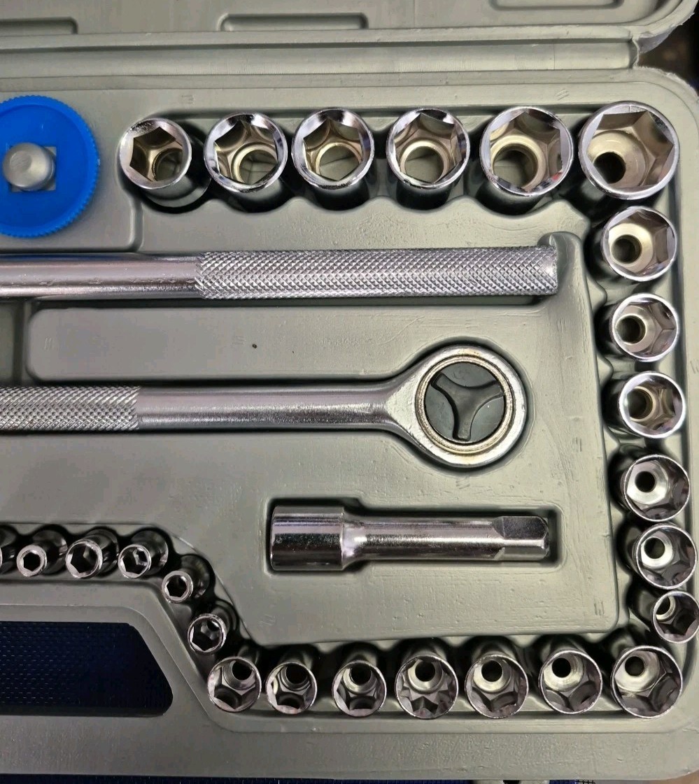Vintage 51 Piece Ratchet And Socket Set 1/4″ + 3/8″ + 1/2″ Drives Sae & metric