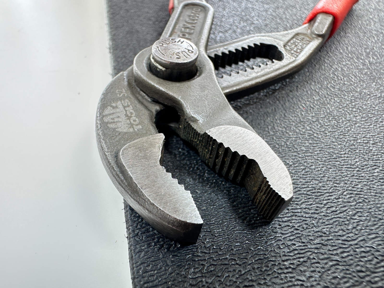 MAC Tools P5C 5″ Mini Compact Self Gripping KNIPEX COBRA Locking Pliers RED GRIP