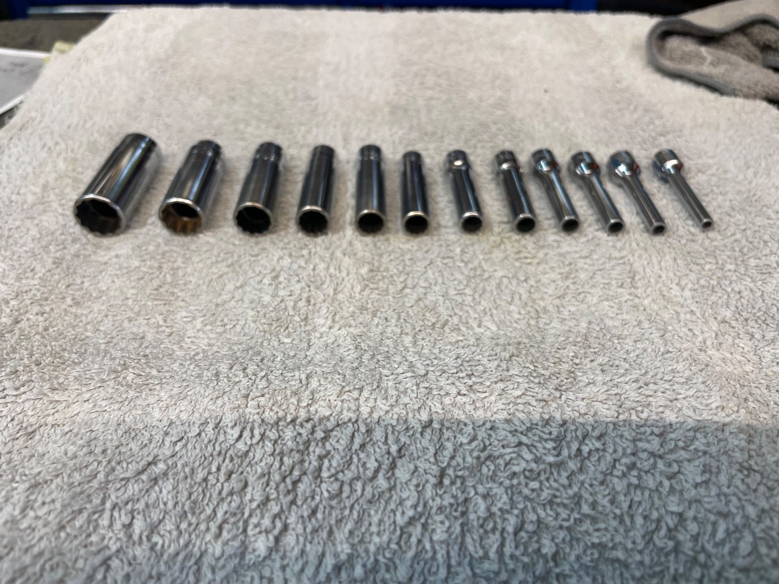 1/4″ Deep Sockets 7 Snap -On and 5 MAC. Total 12 pieces