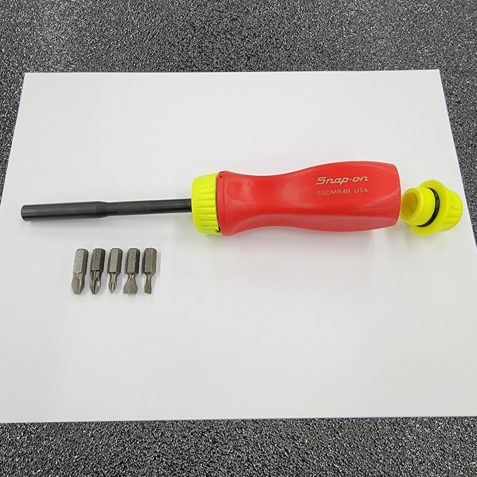 Snap-on Tools USA RARE RED & HIGH-VIZ Ratcheting Screwdriver w/Bits SSDMR4B