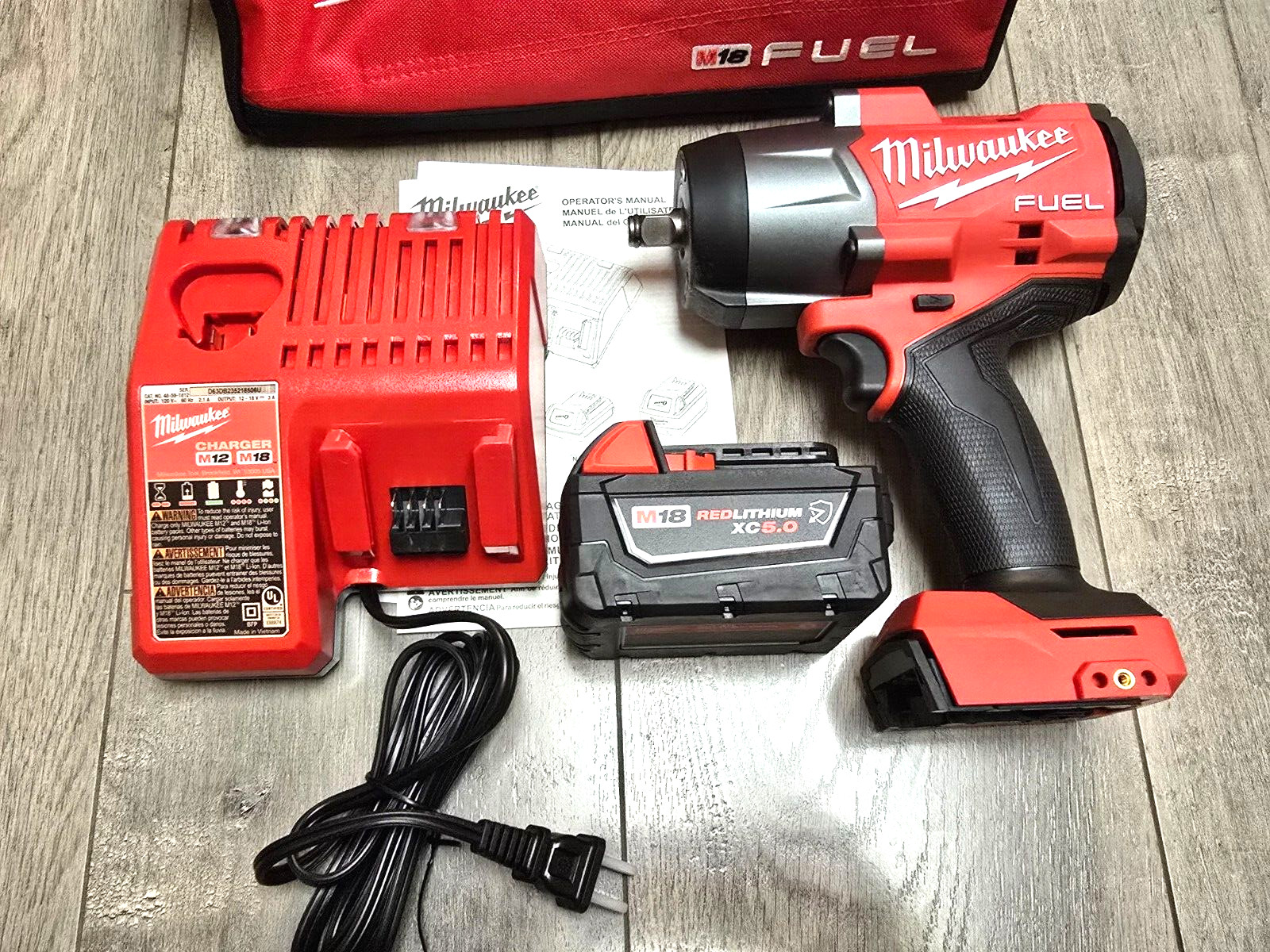 Milwaukee M18 FUEL 1/2″ High Torque 1600 ft-lb Impact Wrench 1) Bat Kit 2967-21B