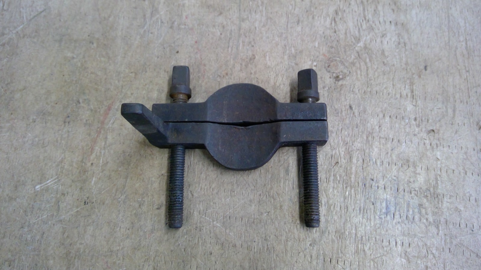 Vintage Bearing Puller Splitter separator. Unmarked Good solid tool