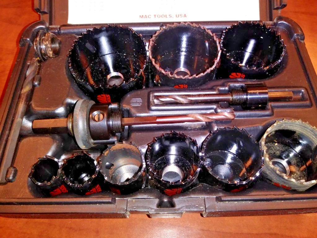 MAC-TOOLS 13 PIECE HOLE SAW KIT NUMBER HS9596B WITH CASE EXCELLENT CONDITION