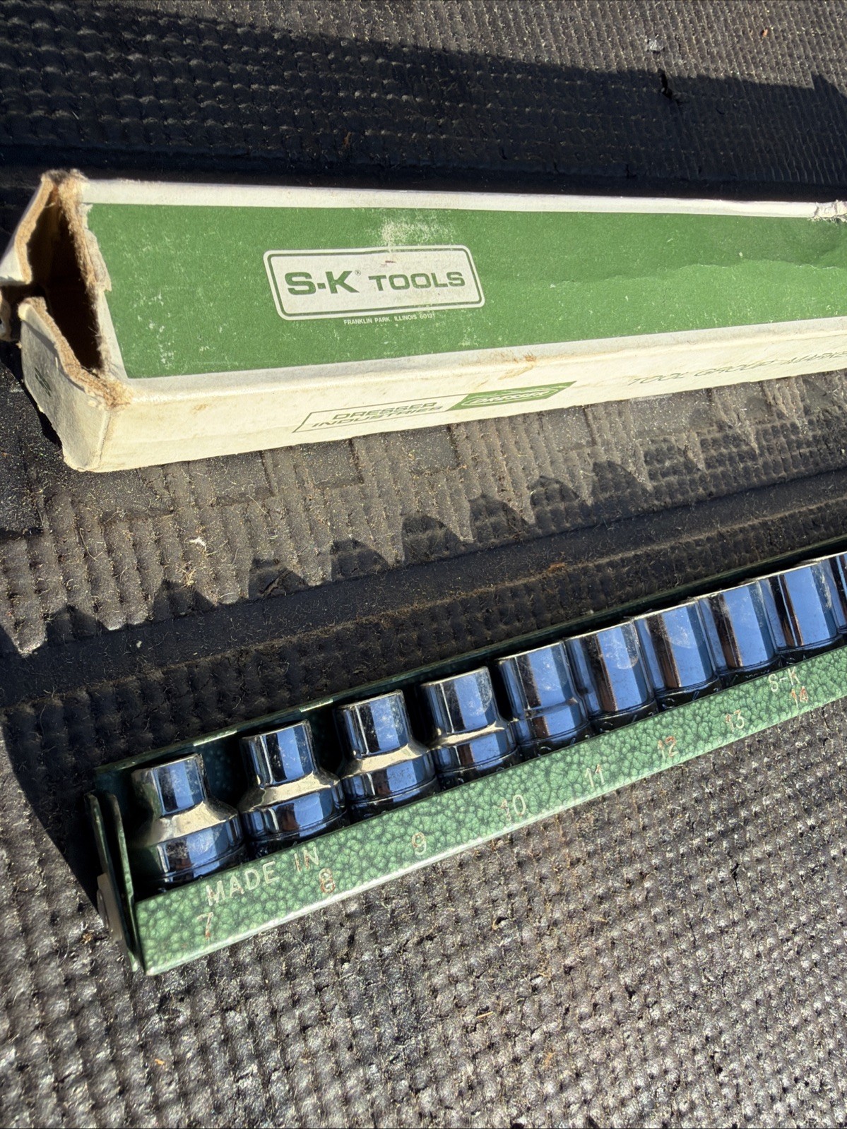 Rare SK Dresser Tools “No. 13” Socket Set Metric 3/8” 13pcs W Metal Tray 7-19mm